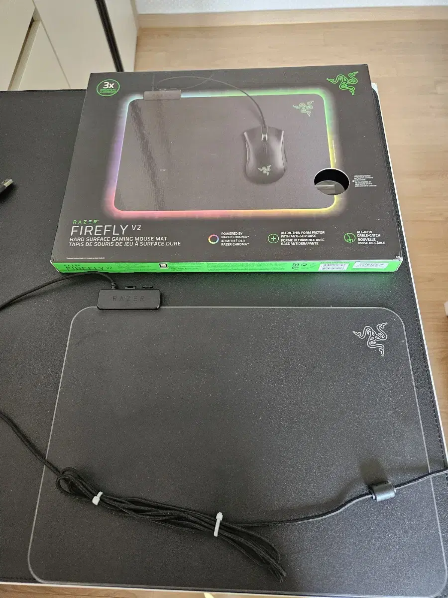 레이저 Razer 파이어플라이V2 팝니다